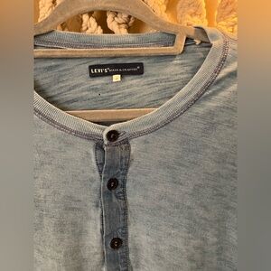 Levi’s long sleeve shirt